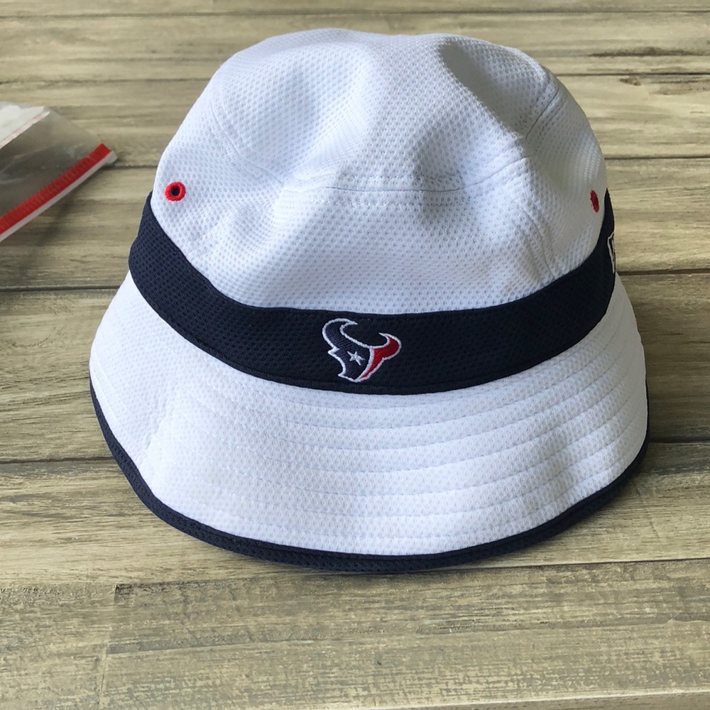 New Era Texans On Field Bucket Hat